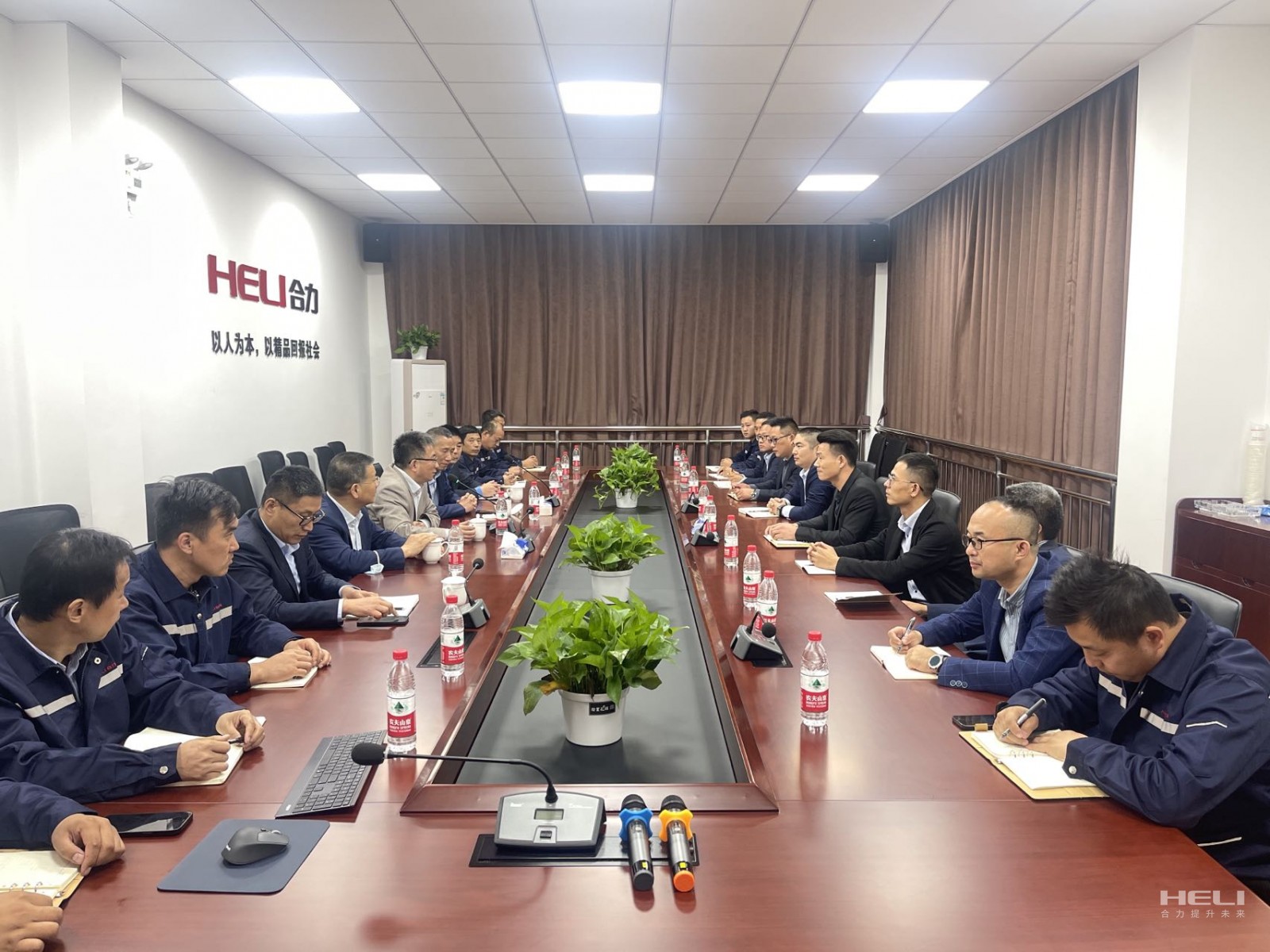 与上海CQ9电子昆山、嘉定分公司员工互换座谈.jpg